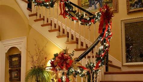 Christmas Staircase Decorations Ideas for This Year