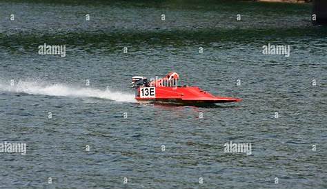 La course de bateau à moteur hors-bord de l'eau lac rivière regatta