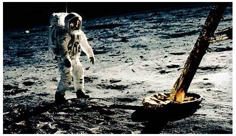 Un día como hoy...pero de 1969 el hombre pisa la Luna por primera vez