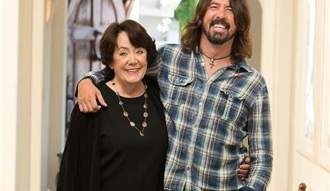 Dave Grohl’s Mom Brings His Terrible 6th Grade Report Card to ‘The Late