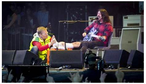 Dave Grohl -- Breaks a Leg On Stage FOR REAL!!! (VIDEO)