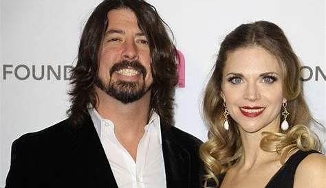 Dave Grohl & Foo Fighters Pose for the Cameras at Grammys 2016: Photo
