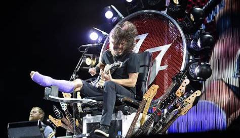 Dave Grohl fell off the stage last night, broke his leg, kept performing