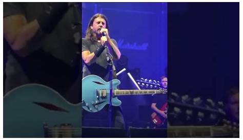 Foo Fighters Frontman Continues Show Despite Broken Leg