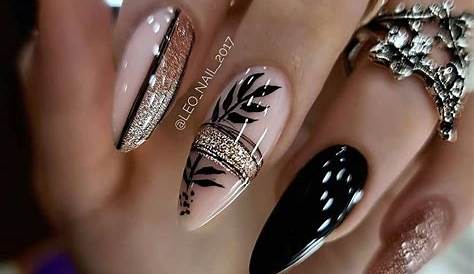 Dazzling Winter Nails For Stylish Black Beauties