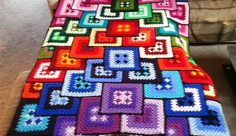 I love the overlay effect! Häkelfieber: Patchwork-Granny-Decke Crochet