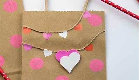 Decorate Valentine's Day Bag Three Brown Paper With Teddy Bears On Them