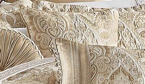 Decorative Bedroom Pillow Sets: The Perfect Finishing Touch