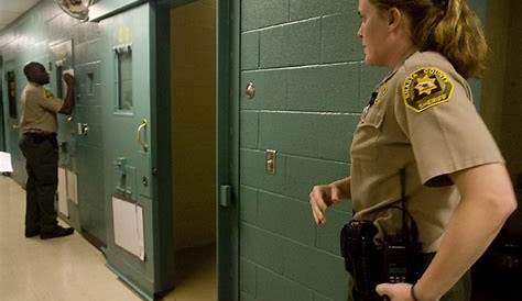 Do Correctional Officers Get Law Enforcement Discounts?