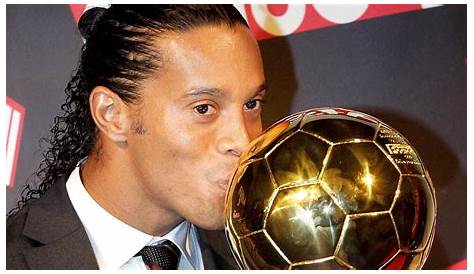 Ronaldinho in 2005/06 😃 👕 45 ⚽️ 26 🏆 champions league 🏆 liga 🥇 ballon d