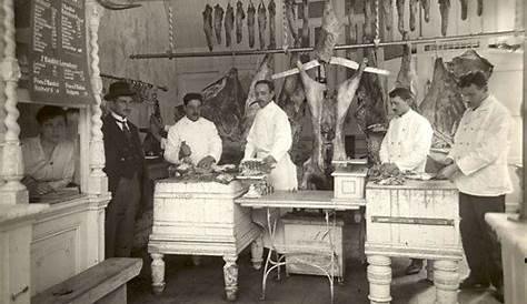Vroeger werd door de slagers (in Maastricht ) prachtige figuren van vet
