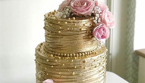 Stylish and elegant cake for women // Cake with fresh flowers