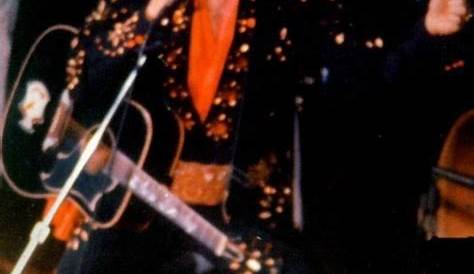 Elvis on stage in Boston november 10 1971 カラー