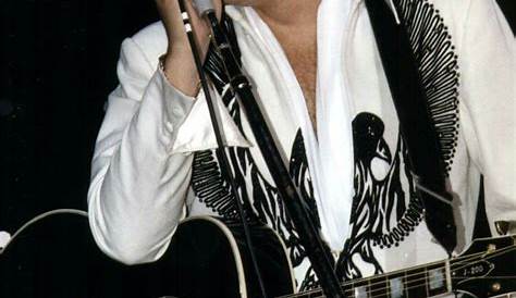Elvis on stage in april 24 1975 | Elvis in concert, Elvis presley