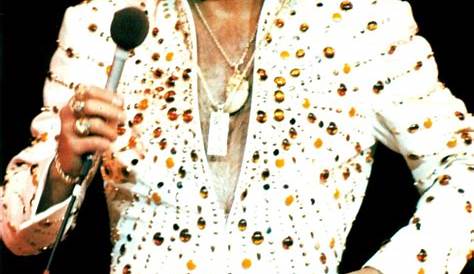 Elvis on stage in Las Vegas in august 1972. | Elvis presley photos