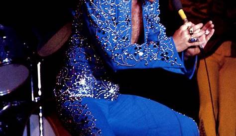 ELVIS ON STAGE IN THE BLUE SWIRL JUMPSUIT IN 1974 | Elvis presley