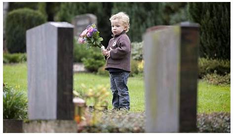 Kinder sollten bei Trauerfeiern unbedingt dabei sein! Interview mit