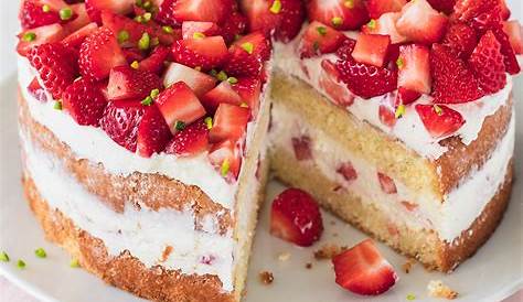 frischer Erdbeerkuchen mit Erdbeerbuttercreme | Fresh strawberry cake