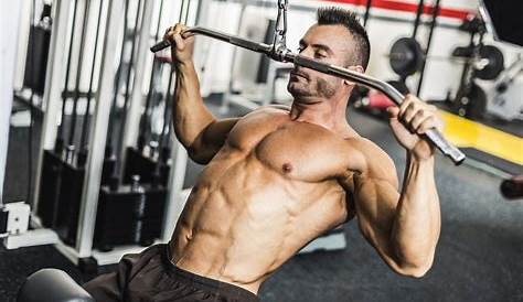 Siete ejercicios con pesas para entrenar tu espalda en el gimnasio