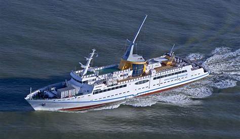 Fahrgastschiff MS HELGOLAND bei der Abfahrt von Cuxhaven nach Helgoland