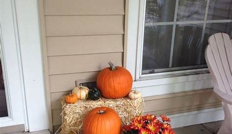 Fall Porch Ideas With Hay Bales