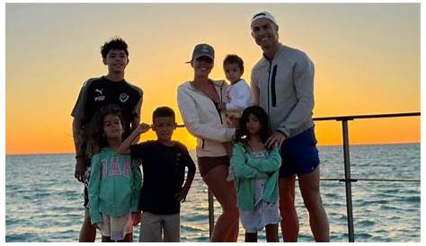 Cristiano Ronaldo partilha retrato da família feliz - MoveNotícias
