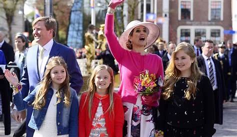 Oer-Hollandse plaatjes bij jaarlijkse fotosessie koninklijke familie | NOS