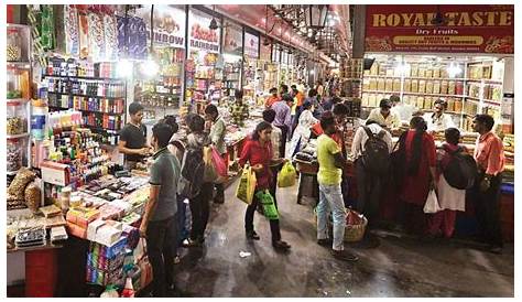 General view fashion street near crawford market in mumbai hires stock