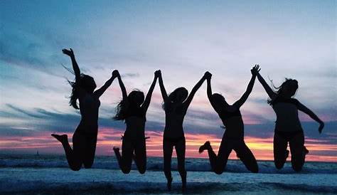 Gorgeous picture with best friends at a sunset!!!! Friend Pictures