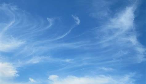 LE MAXIMUM: Ciel bleu avec résidus de nuages - photo et fond d'écran