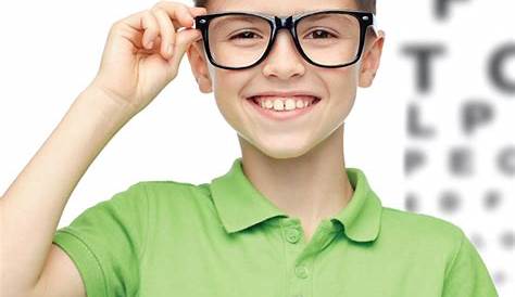 6 Tips Memilih Kacamata Sesuai Bentuk Wajah