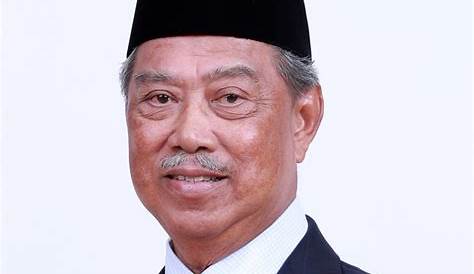 Muhyiddin Yassin - Is shaking voters' hands wrong, asks Muhyiddin