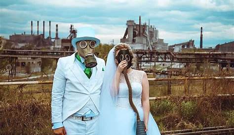 A Chinese couple pose for wedding photos wearing gas masks during