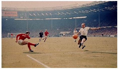 Sold Price: Geoff Hurst 1966 World Cup Final Signed 10 X 8 aut - April