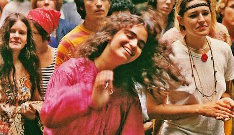 1960s Hippie High School Girls : r/pics