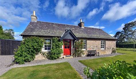 Same-Site Holiday Cottages for Big Groups | Cottage Complexes for Groups