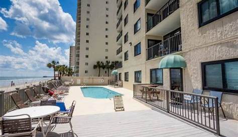 Oceanfront condo w/ beautiful views & shared pool right next to pier
