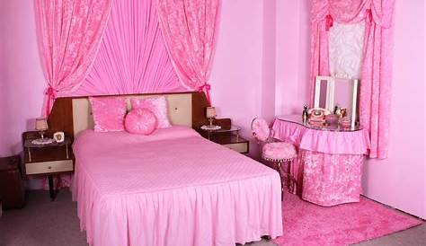 Hot Pink Bedroom Decor: Bold And Feminine