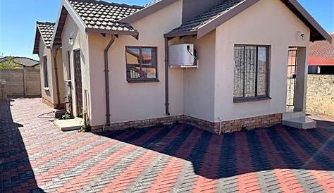 3 Bedroom Sectional Title for Sale For Sale in Waterkloof (R