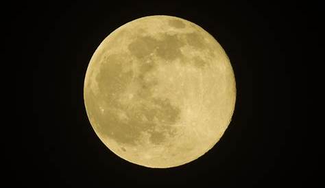 Espectacular luna llena con un solsticio de verano