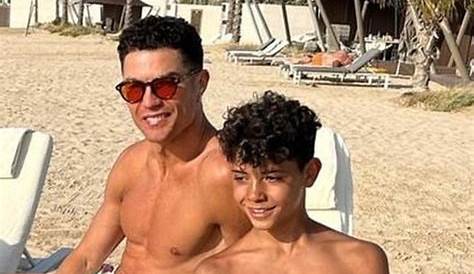 Cristiano Ronaldo, il figlio è il suo clone | LookdaVip.it