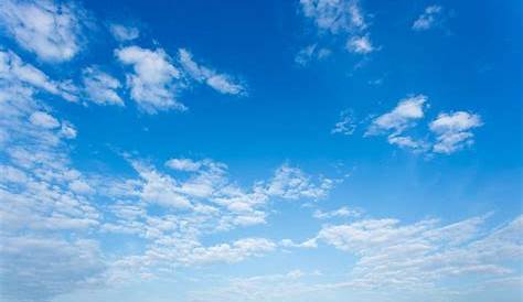 Nuages En Fond De Ciel Bleu | Photo Premium