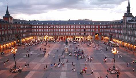 File:Plaza Mayor de Madrid 02.jpg - Wikimedia Commons