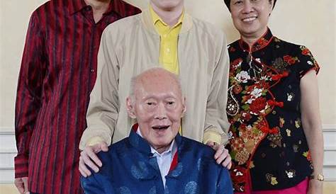 PRIME MINISTER LEE KUAN YEW OF SINGAPORE WITH HIS SON, LEE … | Lee kuan