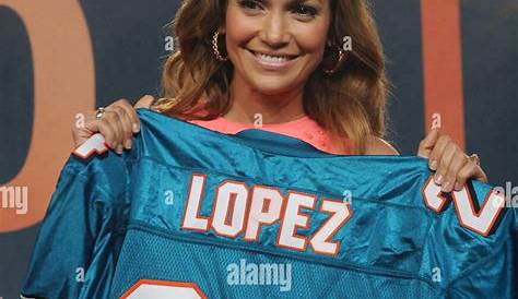 Jennifer @ the Miami Dolphins vs. New York Jets - Jennifer Lopez Photo