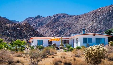 This $1.75 million modernist Joshua Tree home sits right in the center
