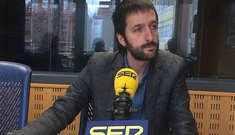 La exmarca del DirCom de Podemos se forra con la cara de Fernando Simón