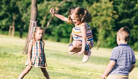 Juegos en familia para hacer con los niños al aire libre - Edunomia 21