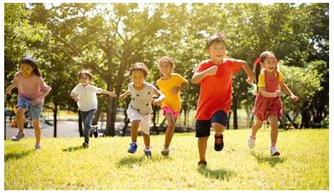 10 razones por las que los niños necesitan jugar al aire libre.