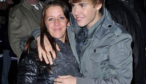 Justin Bieber and His Mom's Cutest Moments | POPSUGAR Celebrity Photo 18